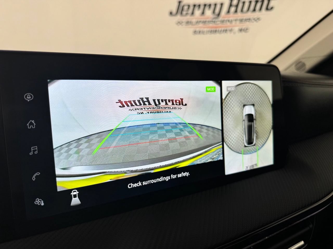 Used 2025 Nissan Kicks SR FWD image 3