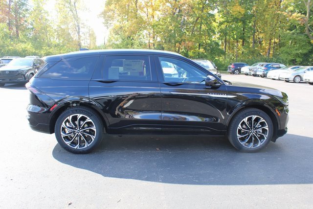 New 2026 Lincoln Nautilus Reserve image 2