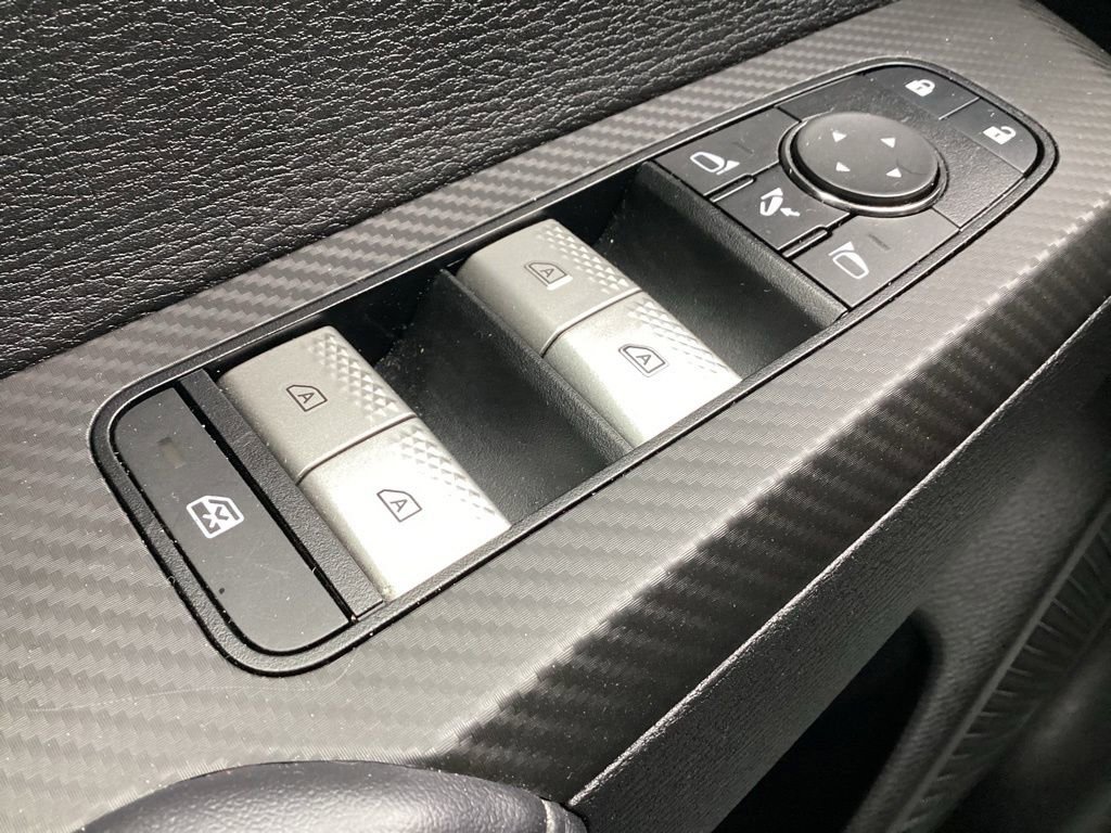 Used 2025 Mitsubishi Outlander AWD image 28
