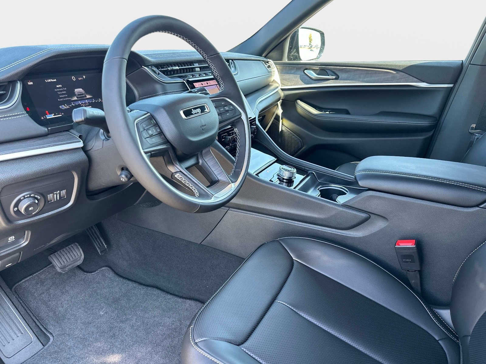 New 2025 Jeep Grand Cherokee Limited w/ Luxury Tech Group II AWD/4WD image 33