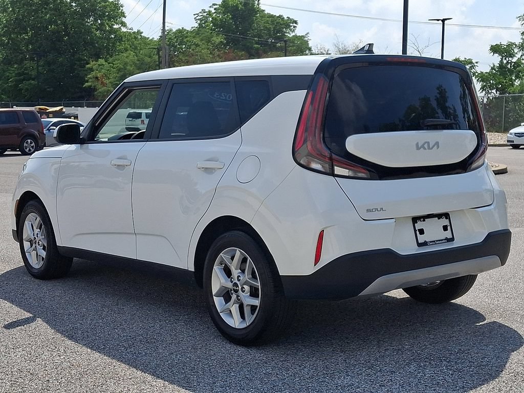 Used 2023 Kia Soul LX w/ Option Group 015 FWD image 7