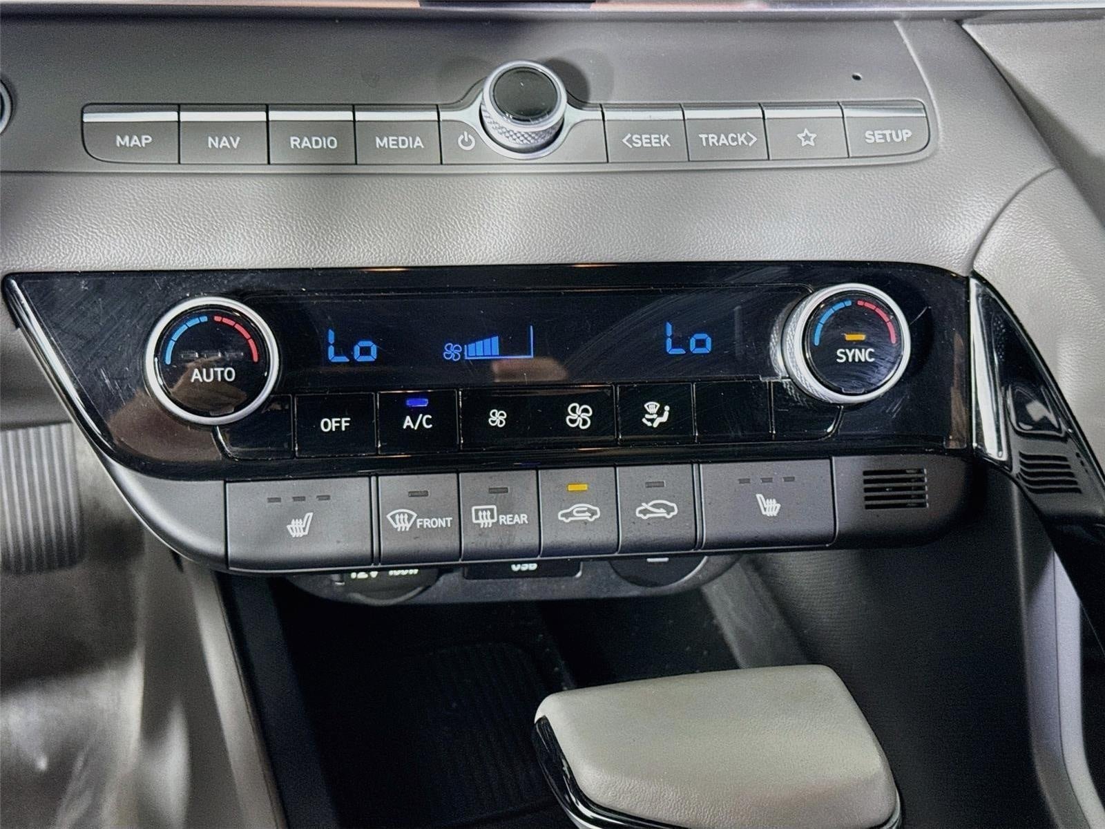 Certified 2024 Hyundai Elantra SEL w/ Convenience Package FWD image 18