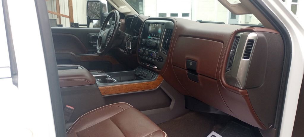 Used 2015 Chevrolet Silverado 2500 High Country w/ Duramax Plus Package image 12