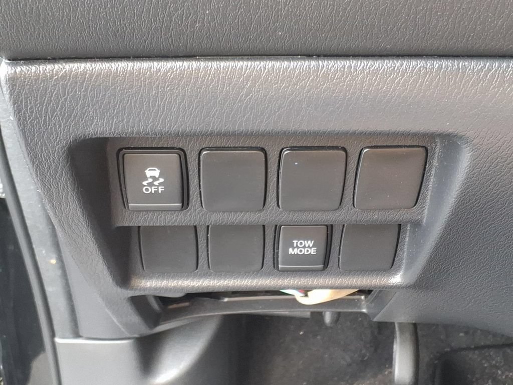 Used 2018 Nissan Pathfinder SV FWD image 16