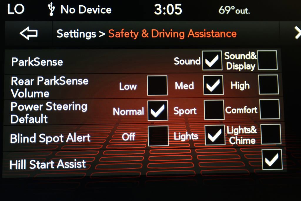 Used 2022 Dodge Challenger SXT w/ Plus Package RWD image 29