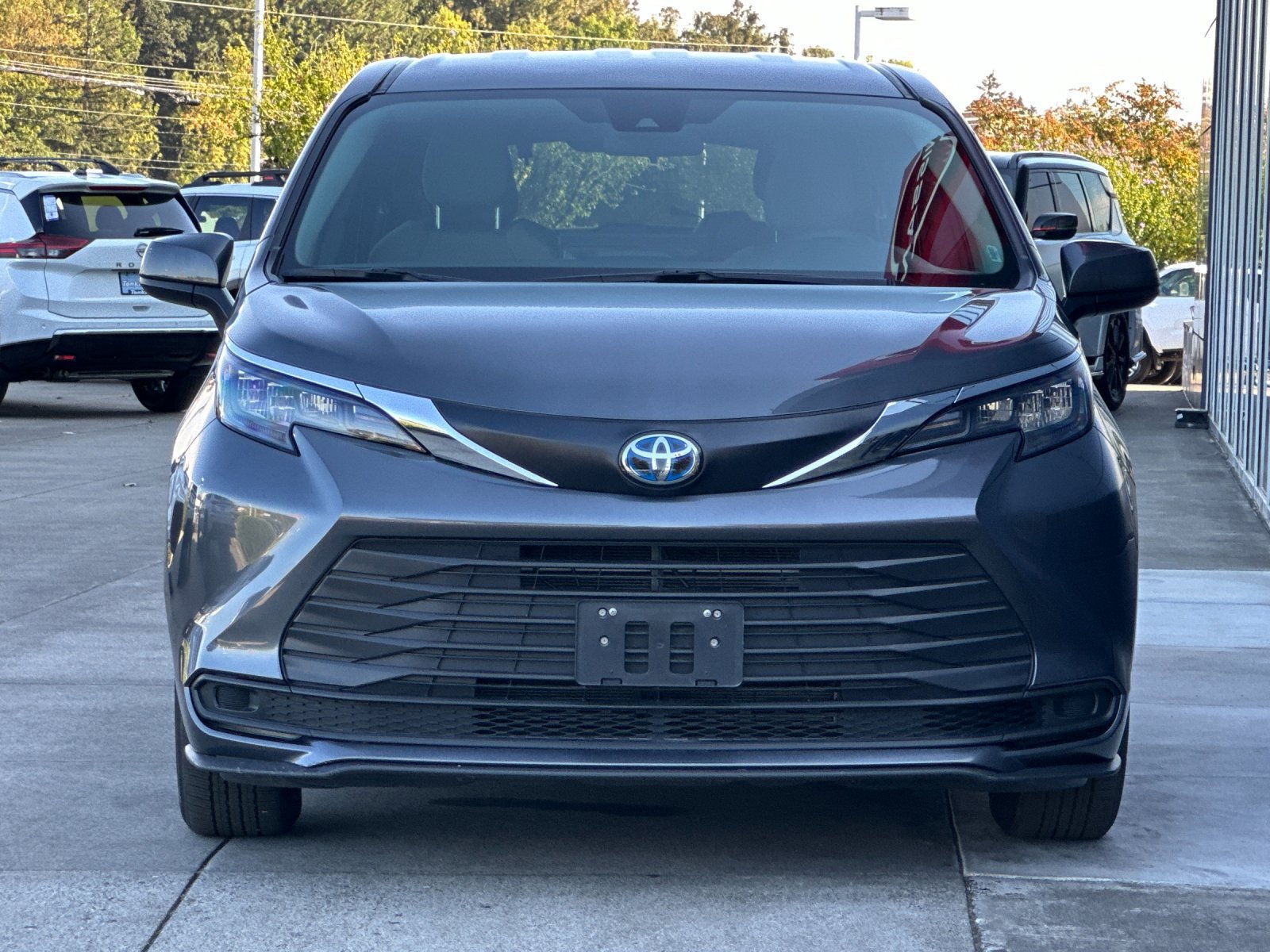 Used 2025 Toyota Sienna LE FWD image 9