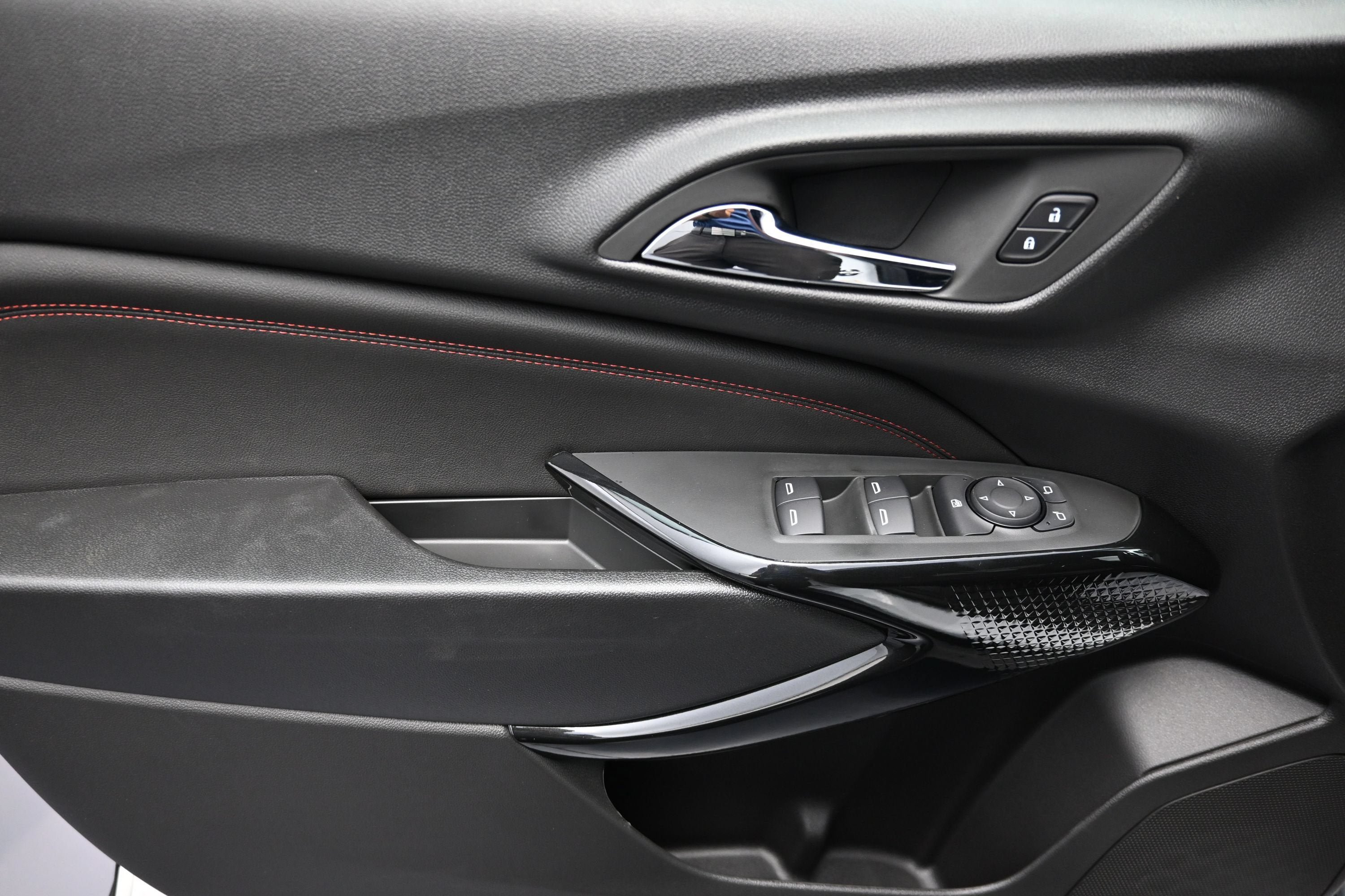 New 2026 Chevrolet Trax RS w/ Sunroof Package FWD image 24