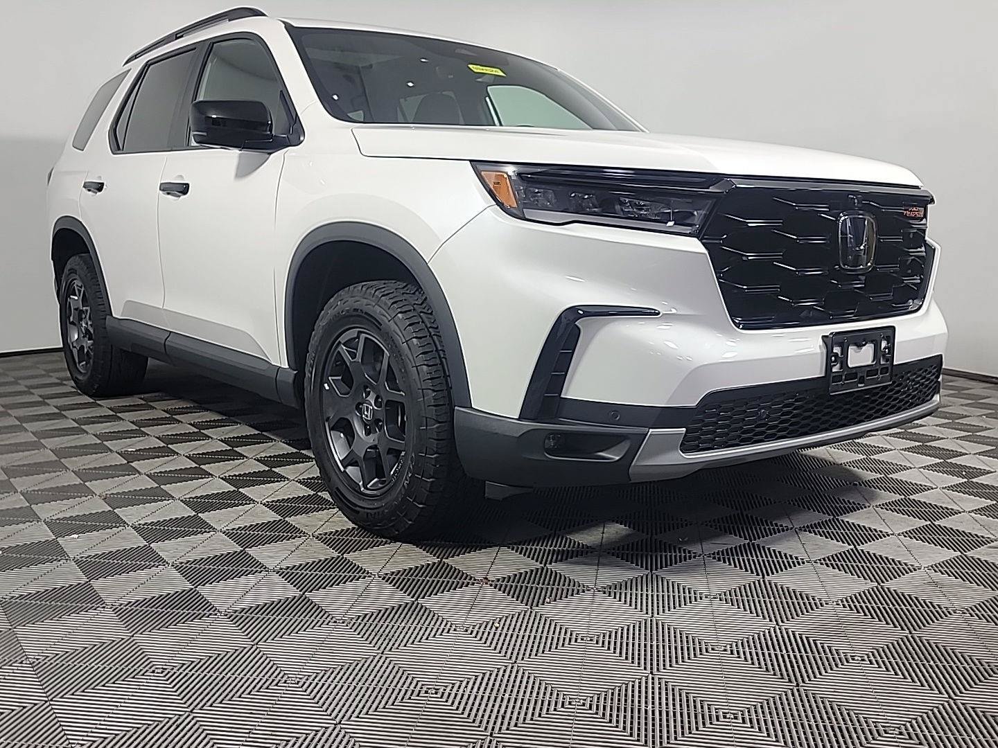 Certified 2025 Honda Pilot TrailSport image 1