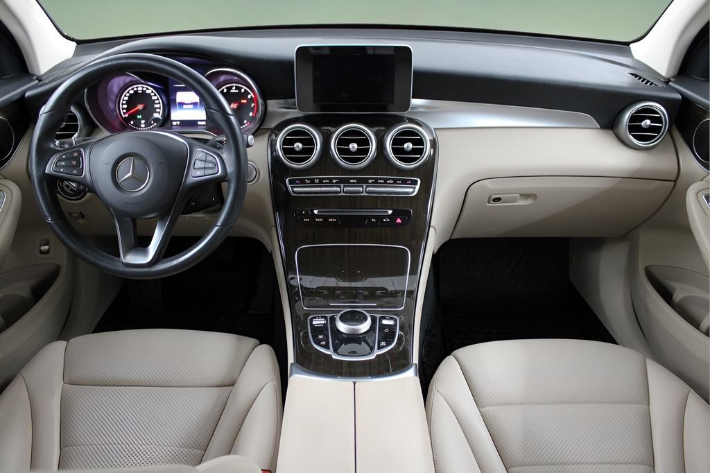 Used 2019 Mercedes-Benz GLC 300 4MATIC image 16