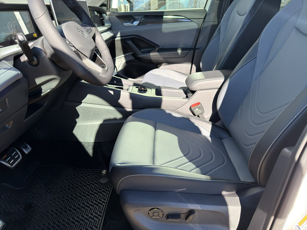 New 2026 Volkswagen Tiguan SE R-Line image 18