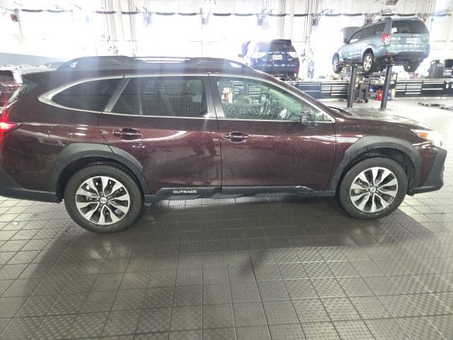 Used 2023 Subaru Outback Limited image 2