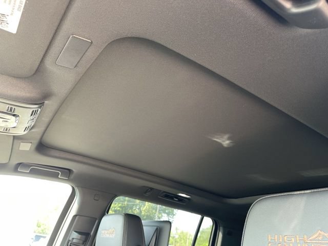 New 2026 Chevrolet Suburban High Country AWD/4WD image 22