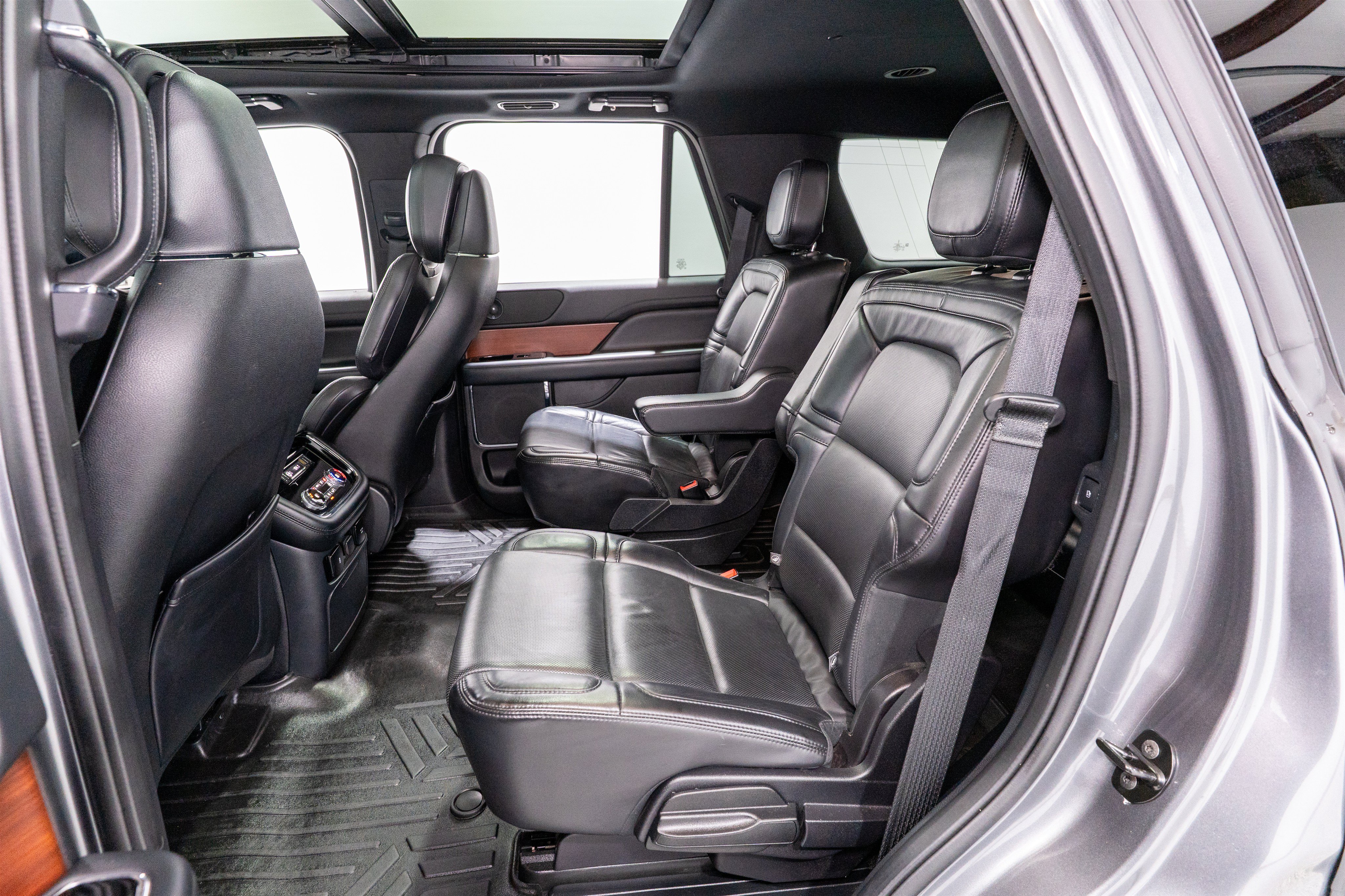 Used 2021 Lincoln Navigator Reserve RWD image 34