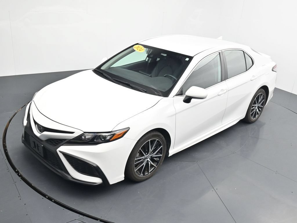 Used 2024 Toyota Camry SE w/ Cold Weather Package FWD image 26
