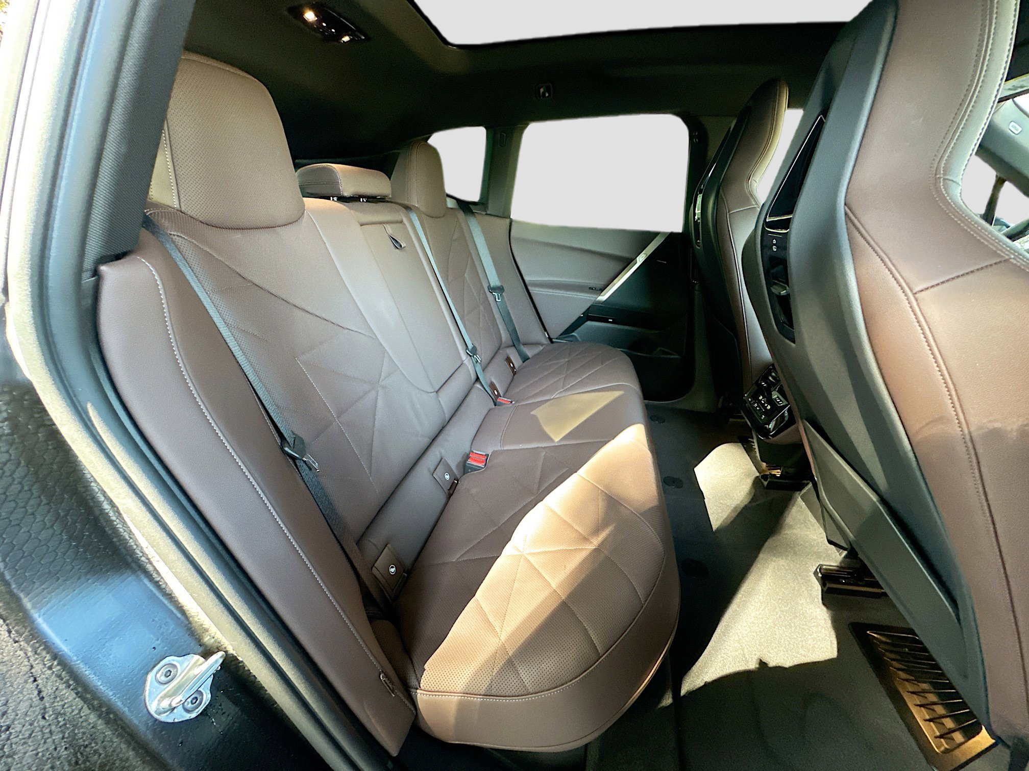 Used 2024 BMW iX xDrive50 w/ Sport Package image 29