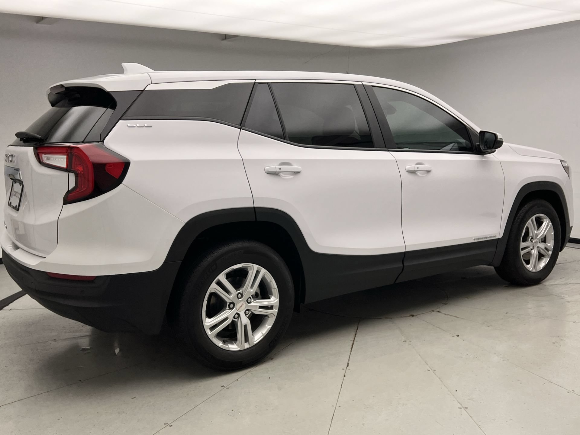 Used 2022 GMC Terrain SLE FWD image 4