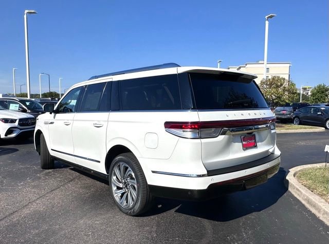 Used 2024 Lincoln Navigator L Reserve image 8