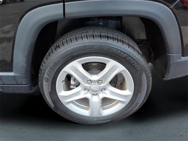 Used 2023 Jeep Compass Sport image 5