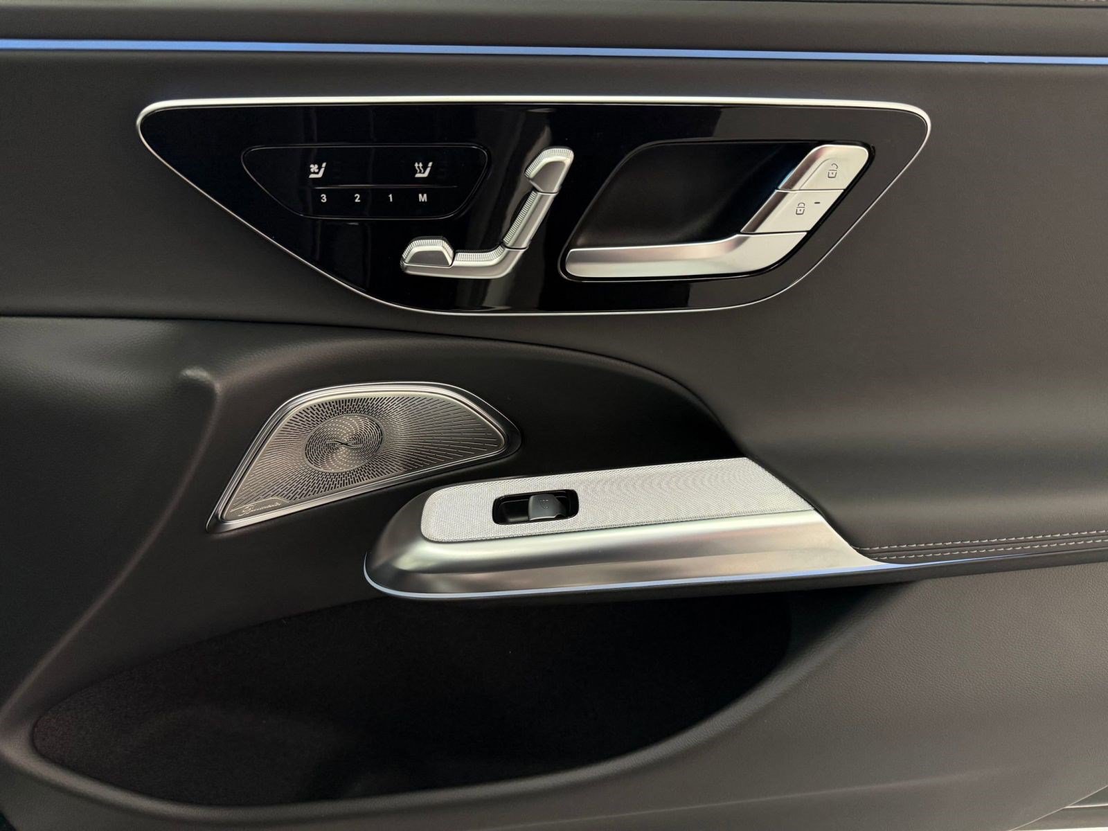 New 2026 Mercedes-Benz E 53 AMG e 4MATIC Sedan image 23