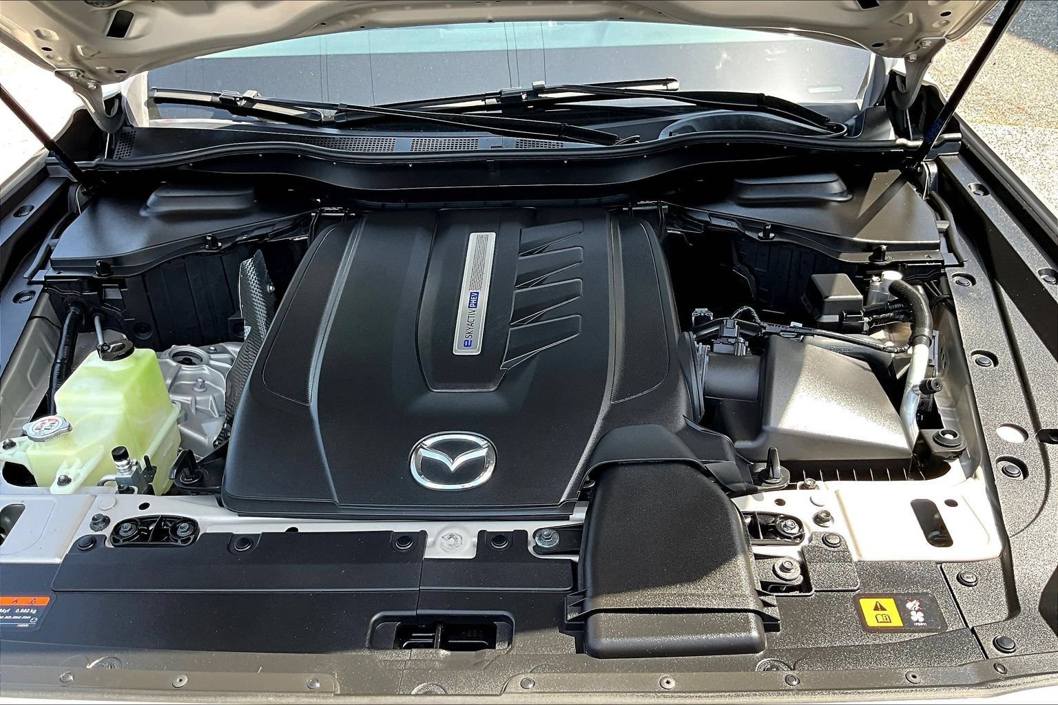 Used 2024 MAZDA CX-90 Plug-In Hybrid w/ Preferred AWD/4WD image 32
