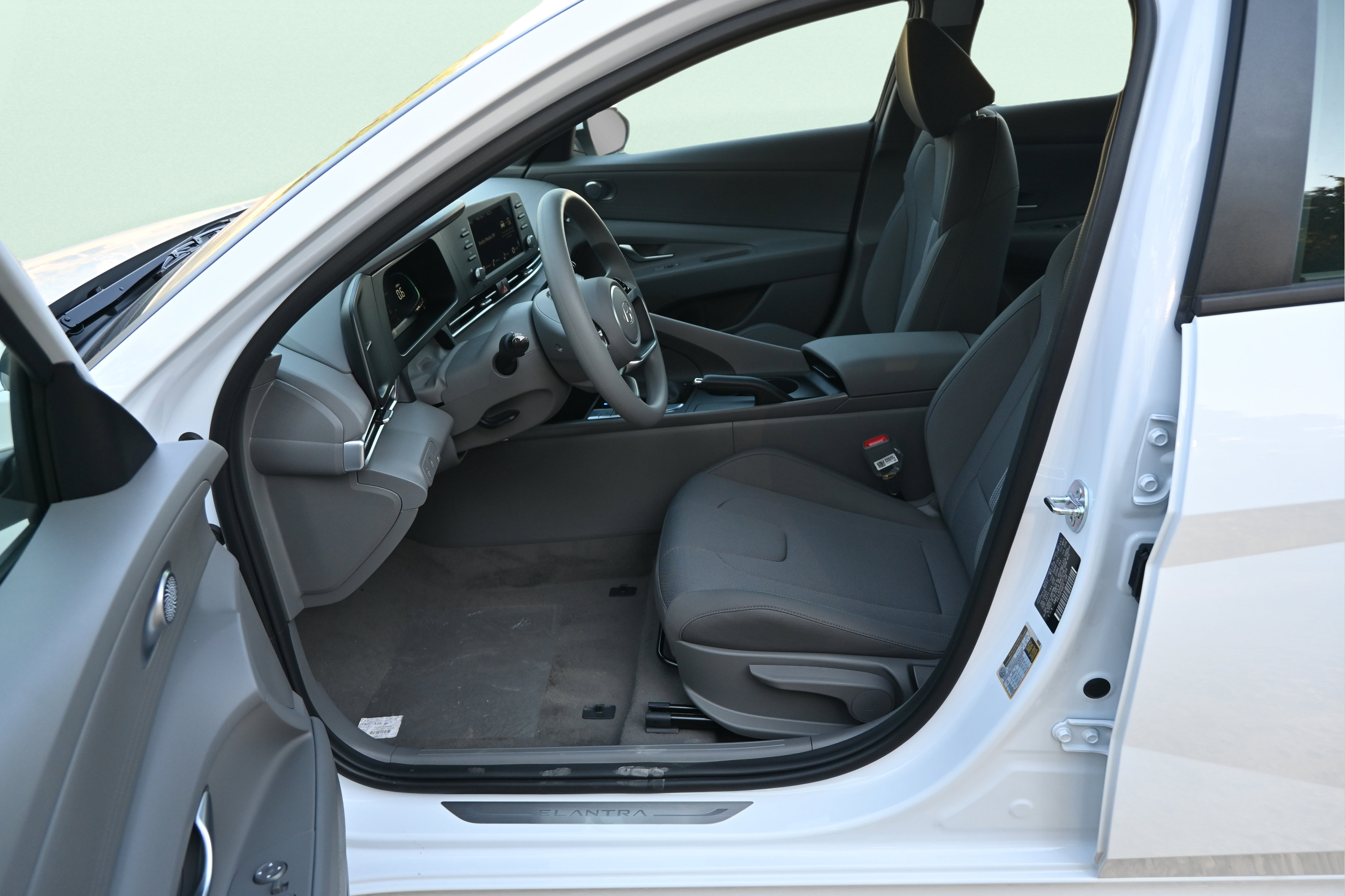 Certified 2025 Hyundai Elantra SE FWD image 10