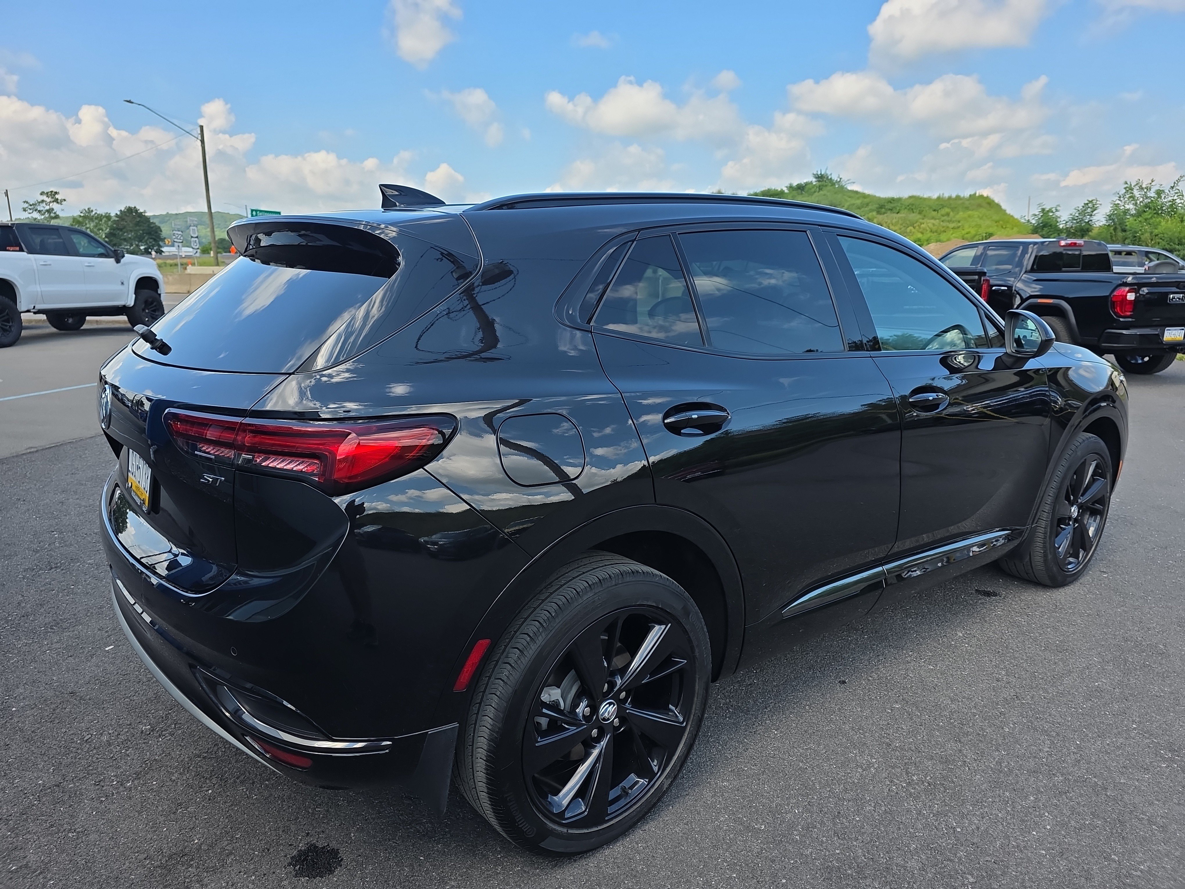 Used 2023 Buick Envision Preferred w/ Sport Touring Package AWD/4WD image 3