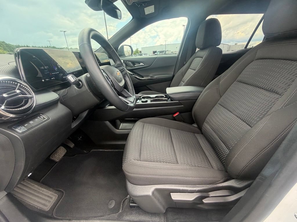 Used 2026 Chevrolet Equinox LT AWD/4WD image 16