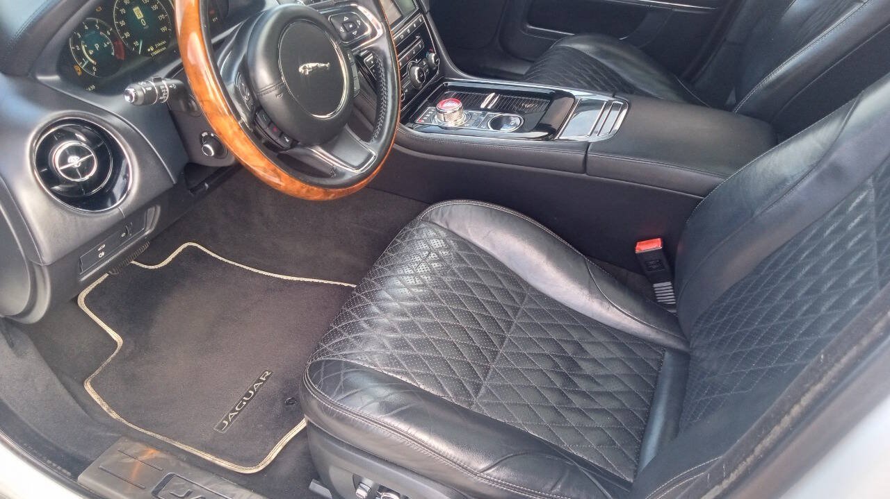 Used 2017 Jaguar XJ L Portfolio RWD image 10