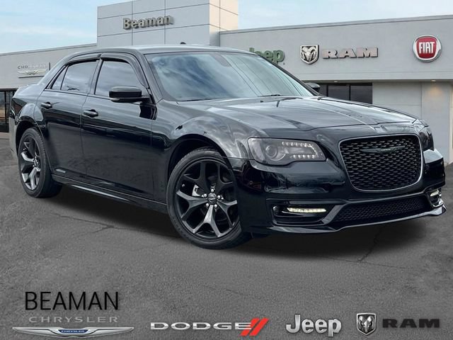 Used 2023 Chrysler 300 Touring L w/ Comfort Group RWD image 1
