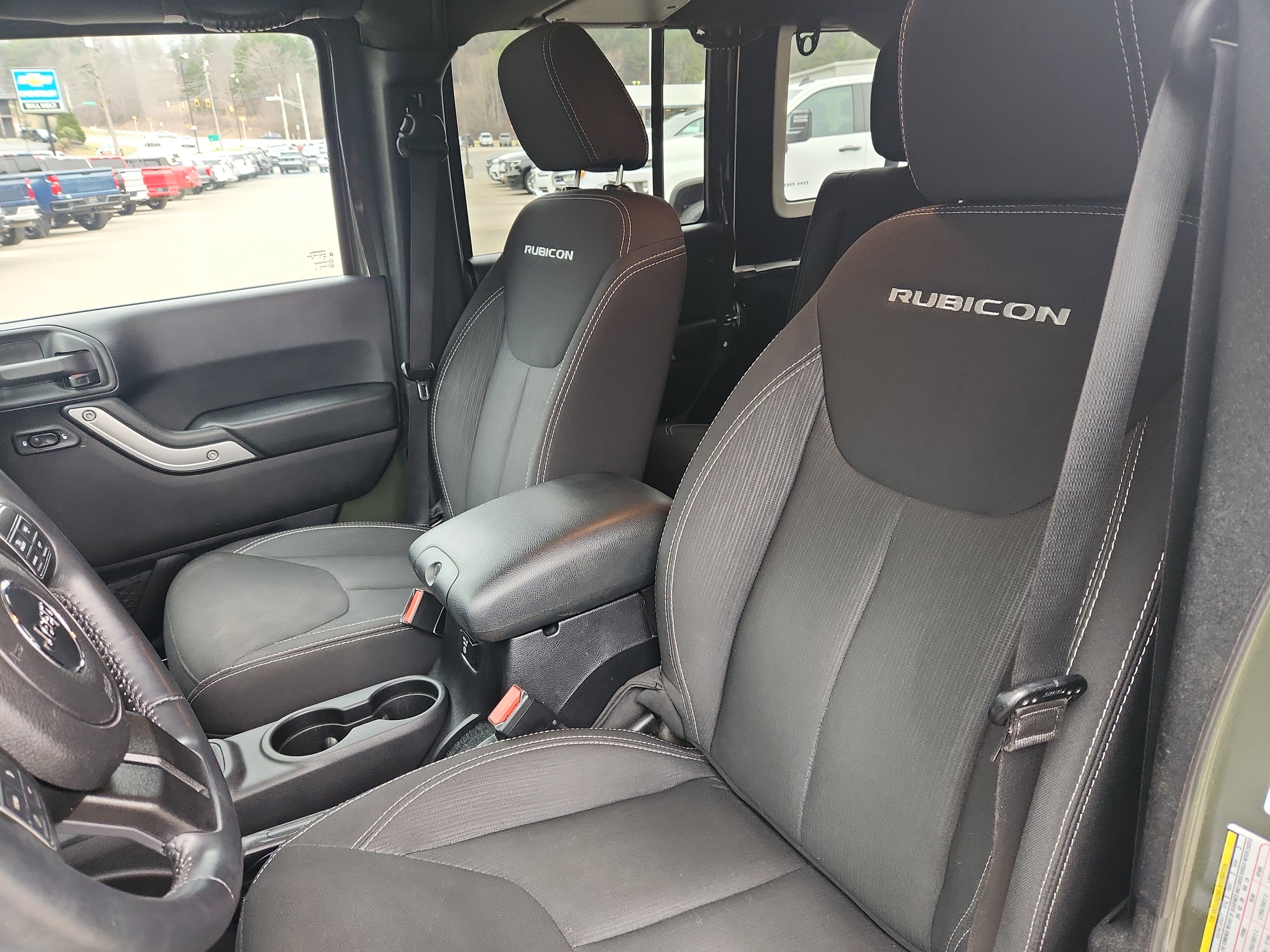 Used 2015 Jeep Wrangler Unlimited Rubicon w/ Connectivity Group image 21