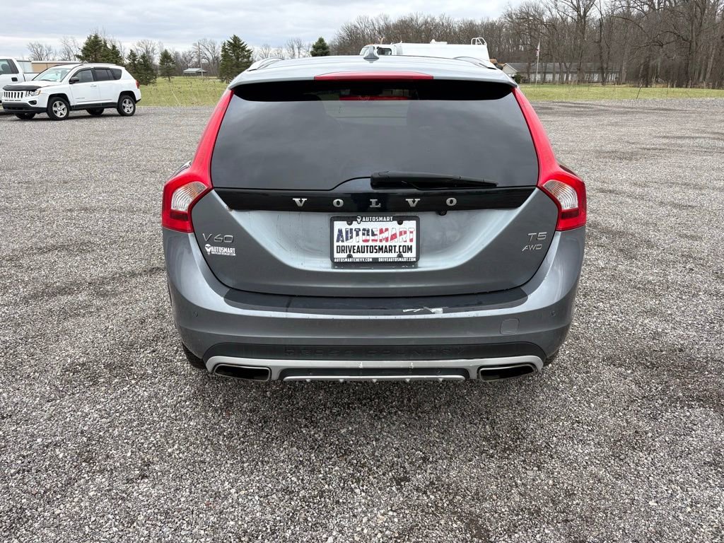 Used 2017 Volvo V60 T5 Cross Country w/ Convenience Package image 4
