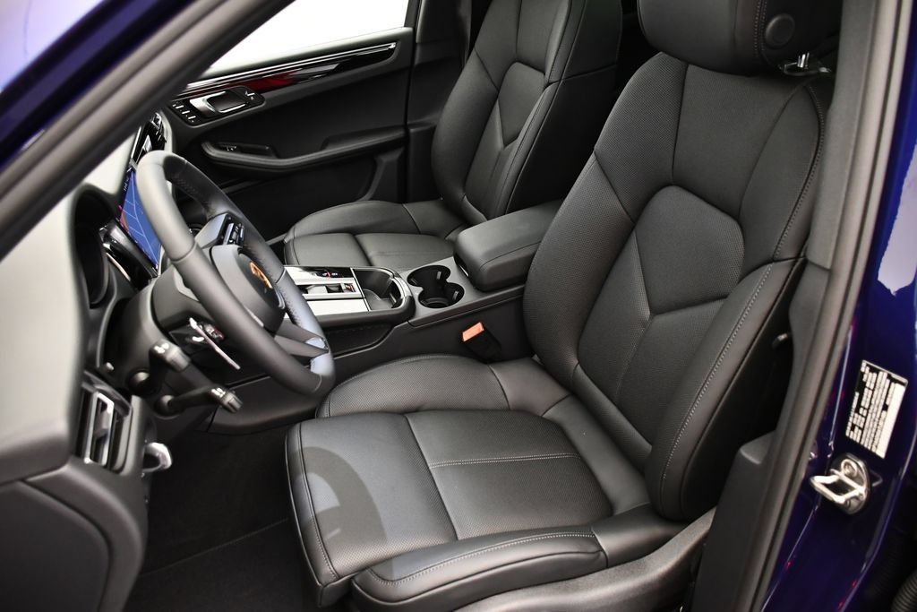 Certified 2026 Porsche Macan AWD/4WD image 41