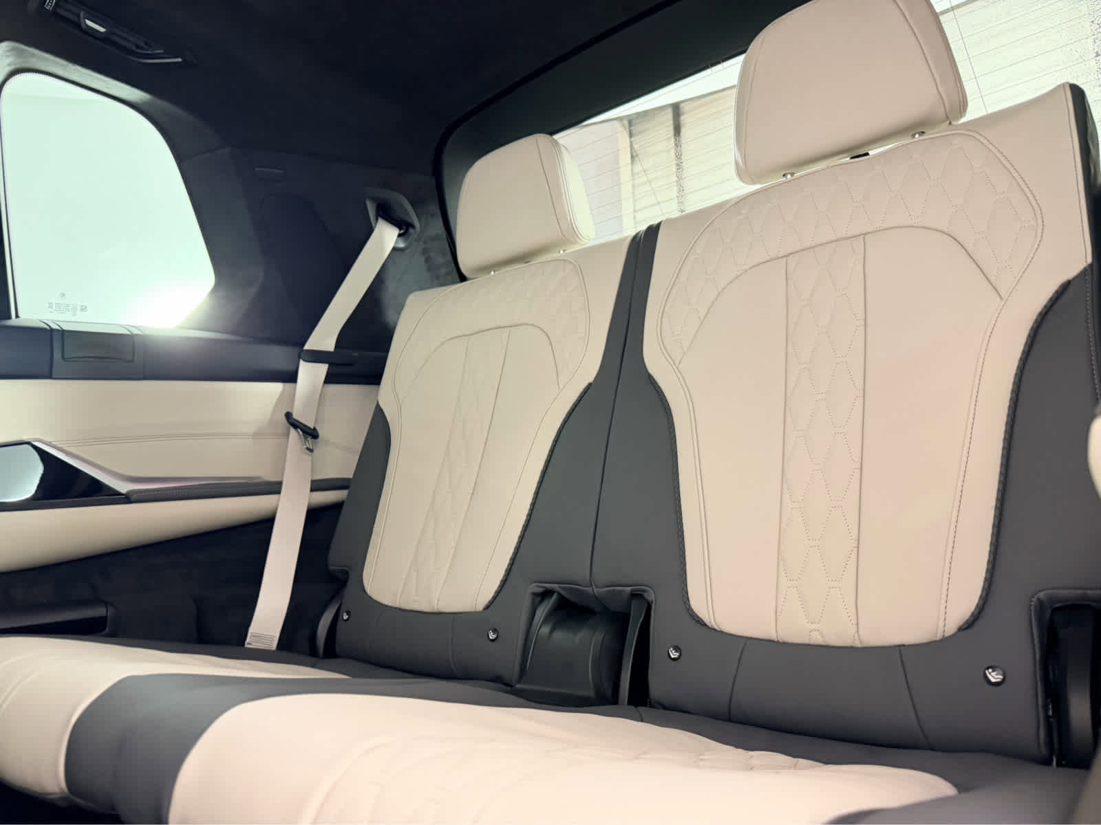 New 2026 BMW ALPINA XB7 image 24