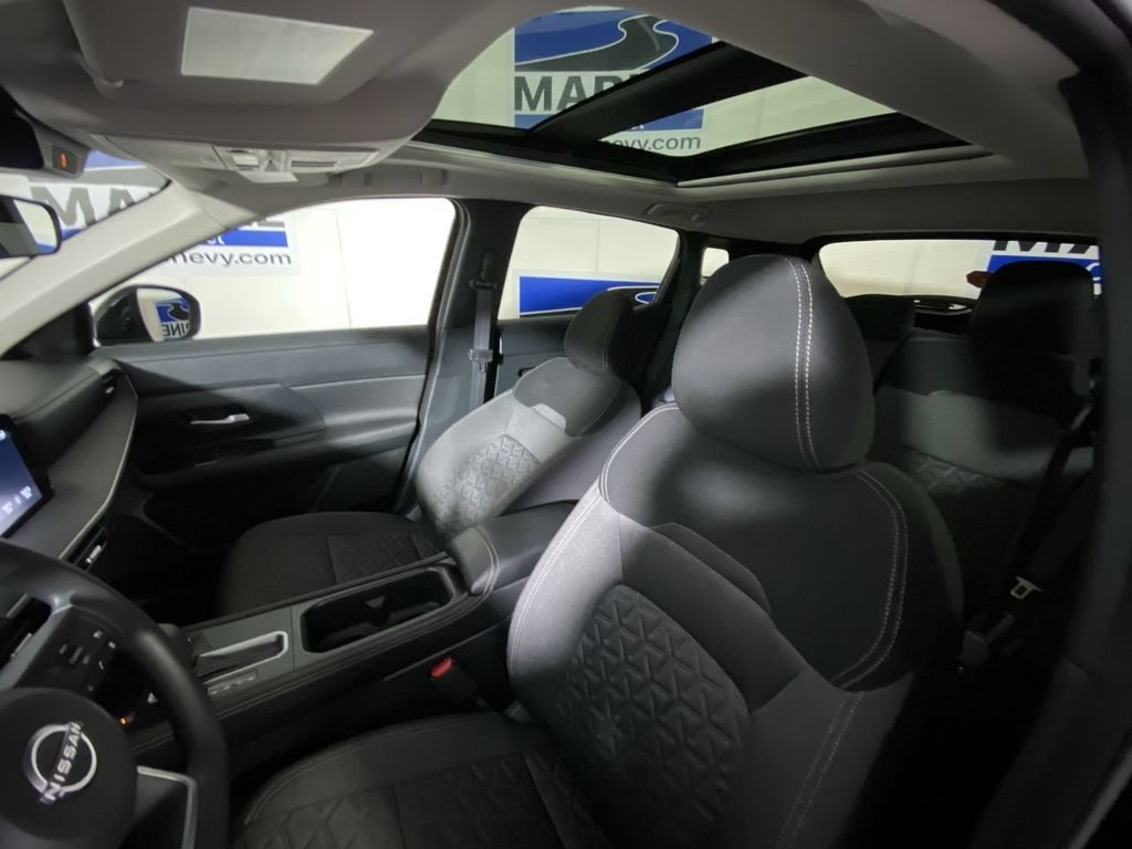 Used 2025 Nissan Kicks SV w/ SV Premium Package AWD/4WD image 23