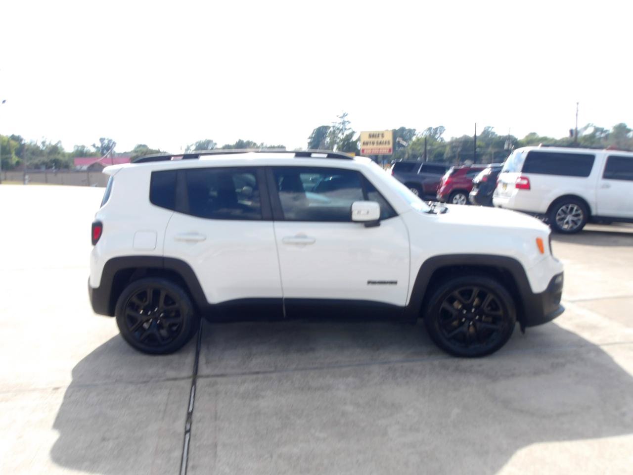 Used 2018 Jeep Renegade Altitude FWD image 5