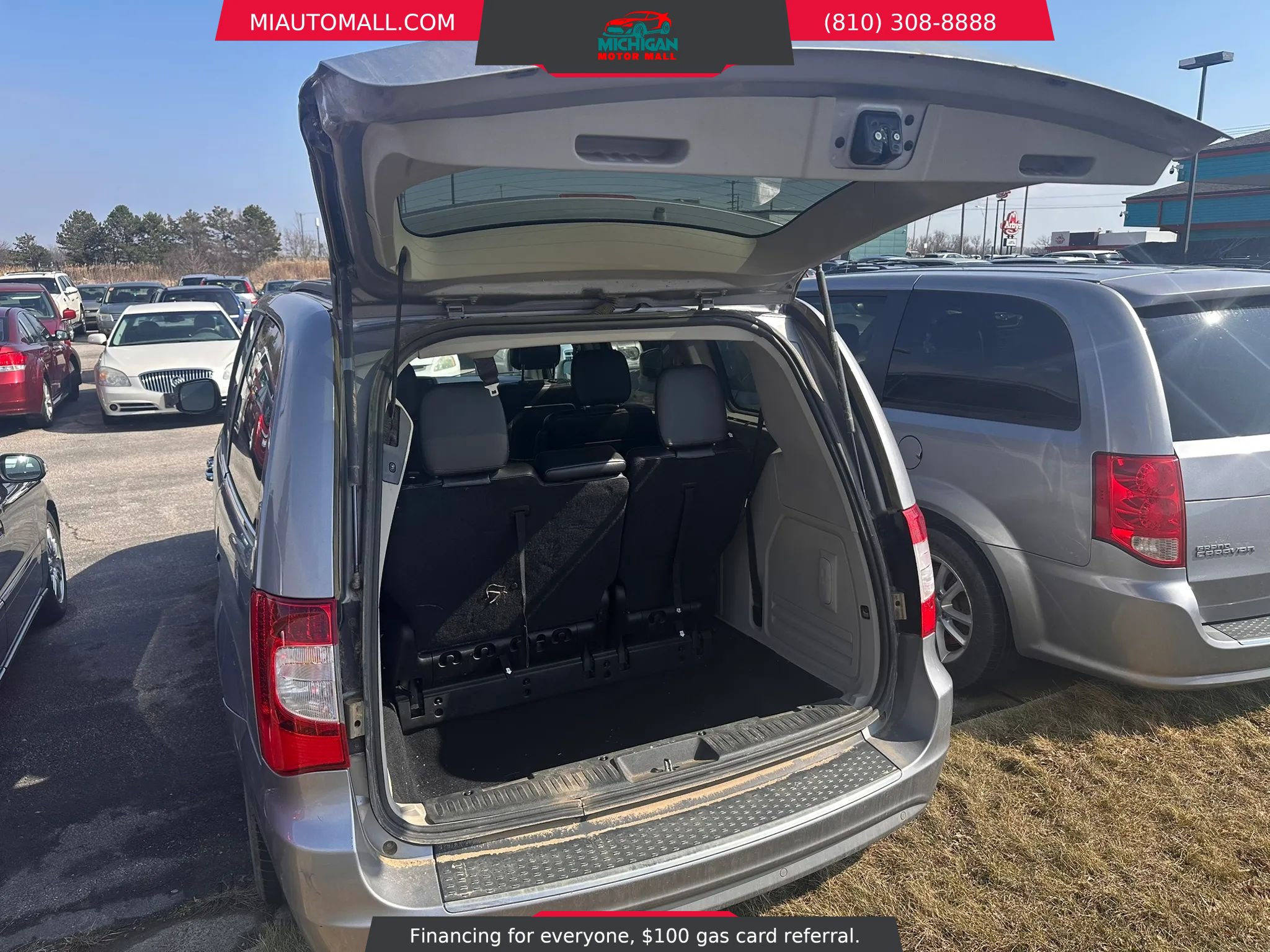 Used 2014 Chrysler Town & Country Touring-L w/ Driver Convenience Group image 5