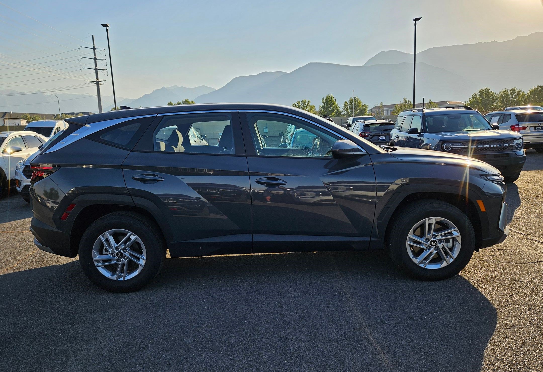 Used 2025 Hyundai Tucson SE AWD/4WD image 2
