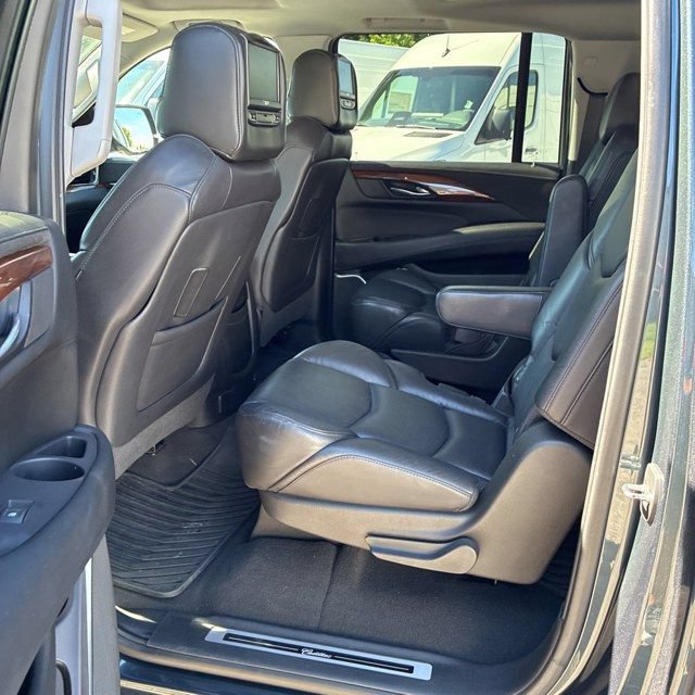 Used 2019 Cadillac Escalade ESV Luxury AWD/4WD image 12