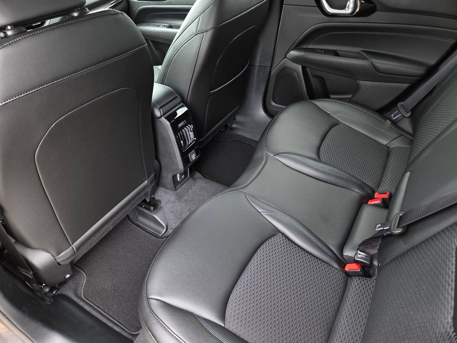 New 2026 Jeep Compass Latitude AWD/4WD image 24