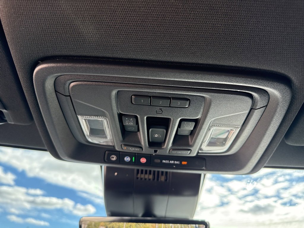 Used 2024 Chevrolet Silverado 1500 High Country w/ Technology Package image 34