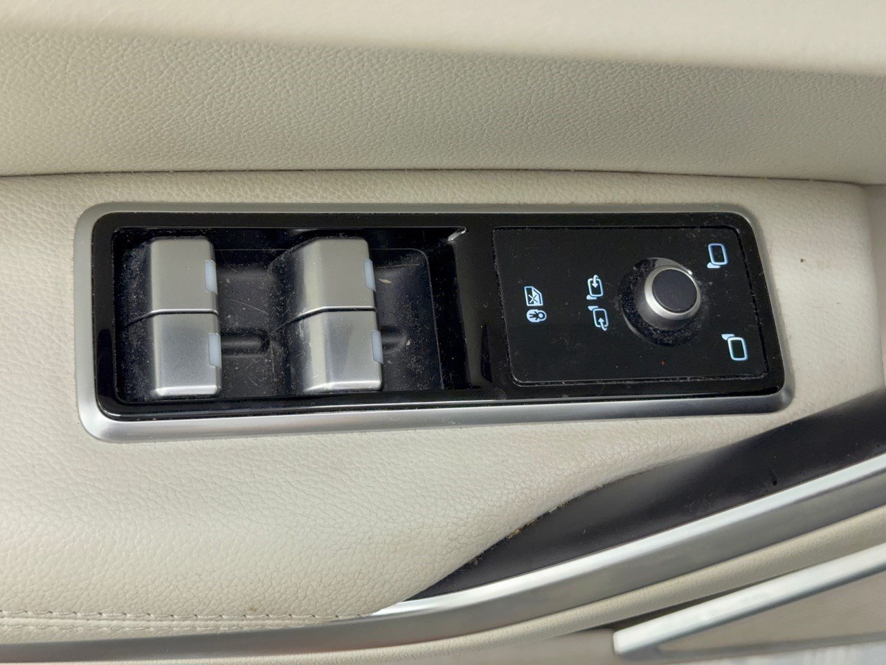 Used 2023 Jaguar F-PACE S AWD/4WD image 15