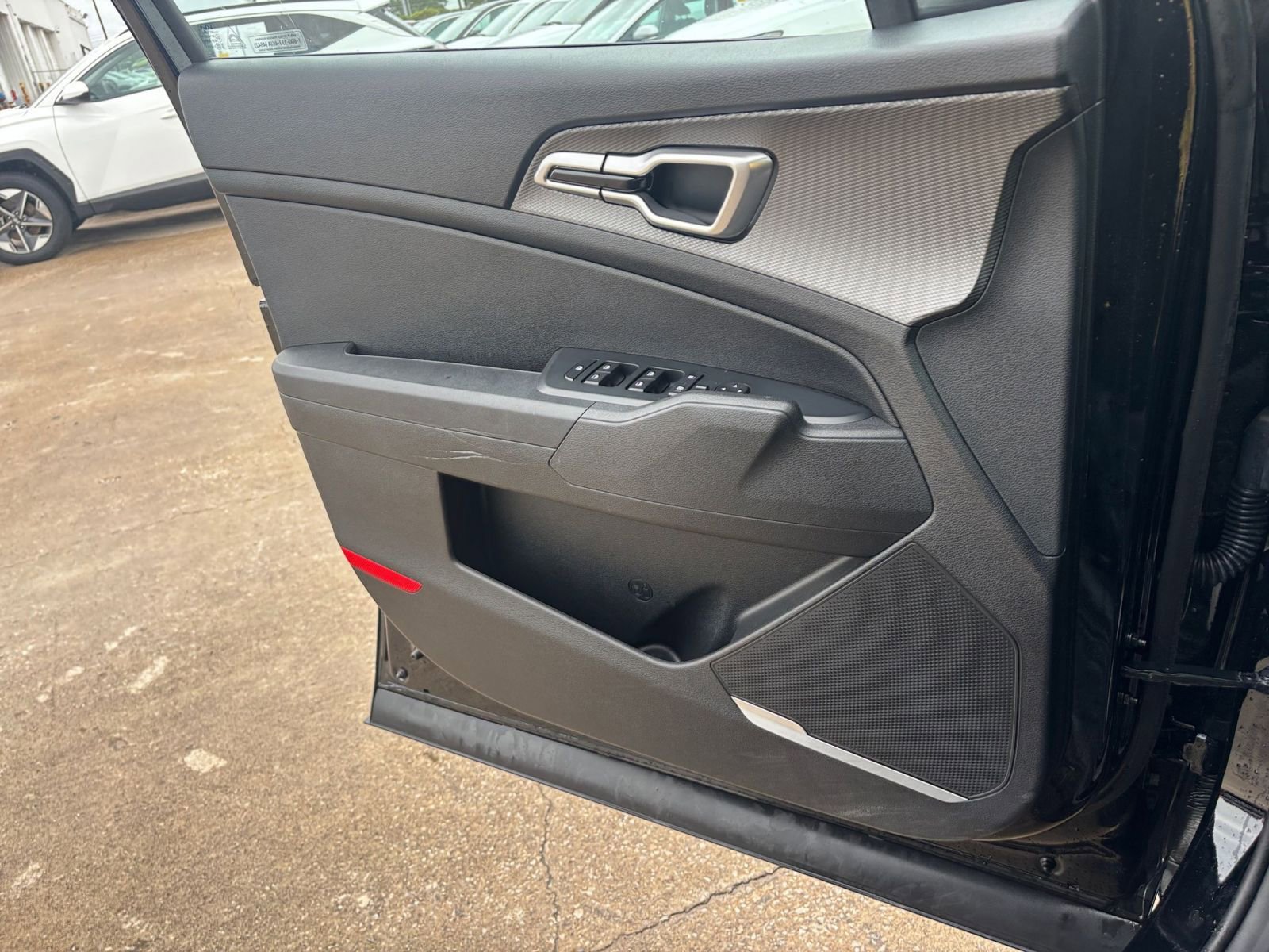 Used 2025 Kia Sportage LX image 18