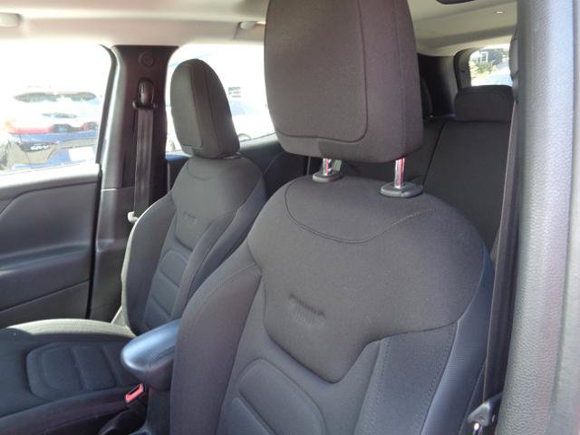 Used 2017 Jeep Renegade Altitude AWD/4WD image 35