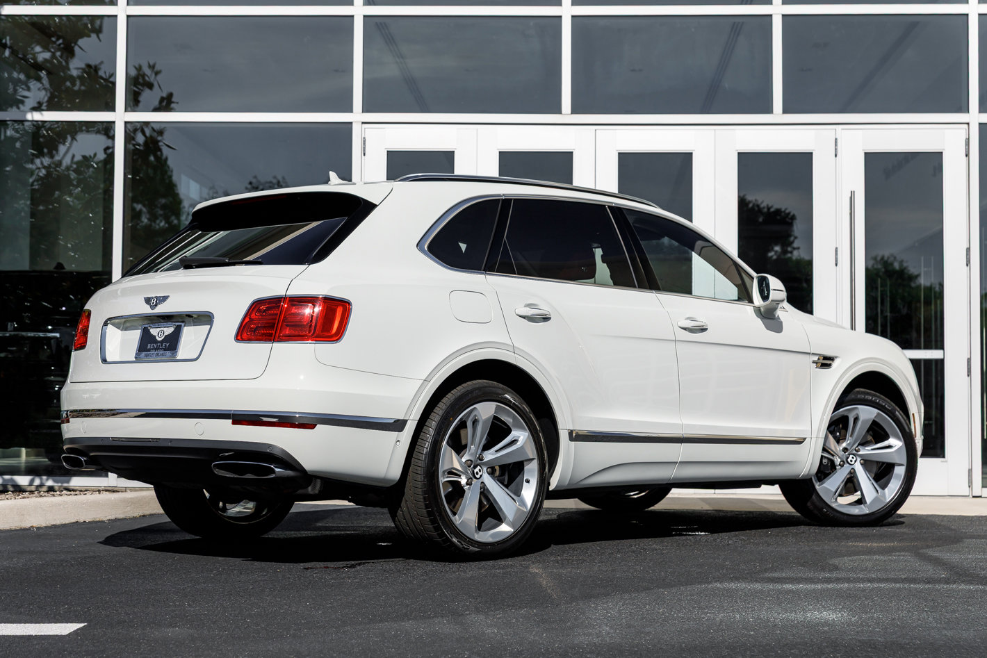 Used 2018 Bentley Bentayga AWD/4WD image 3