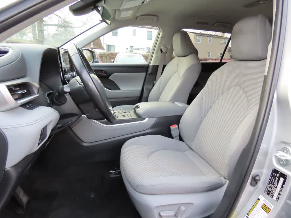 Used 2023 Toyota Highlander LE AWD/4WD image 13