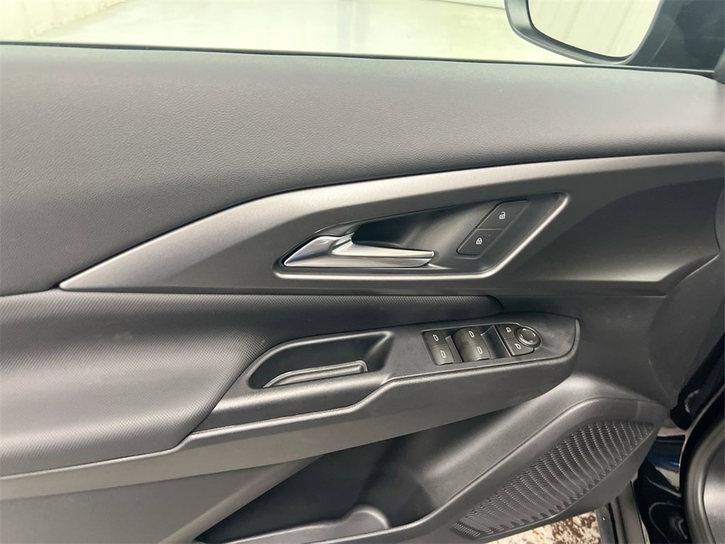 New 2026 Chevrolet Equinox EV LT image 21