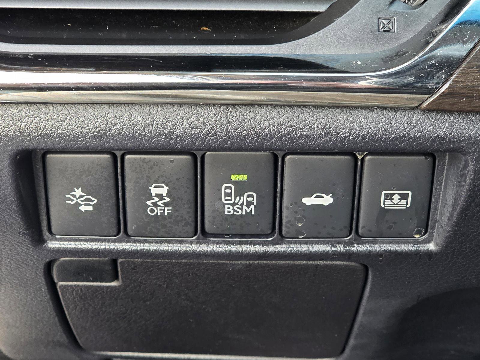 Used 2018 Toyota Avalon Limited image 13