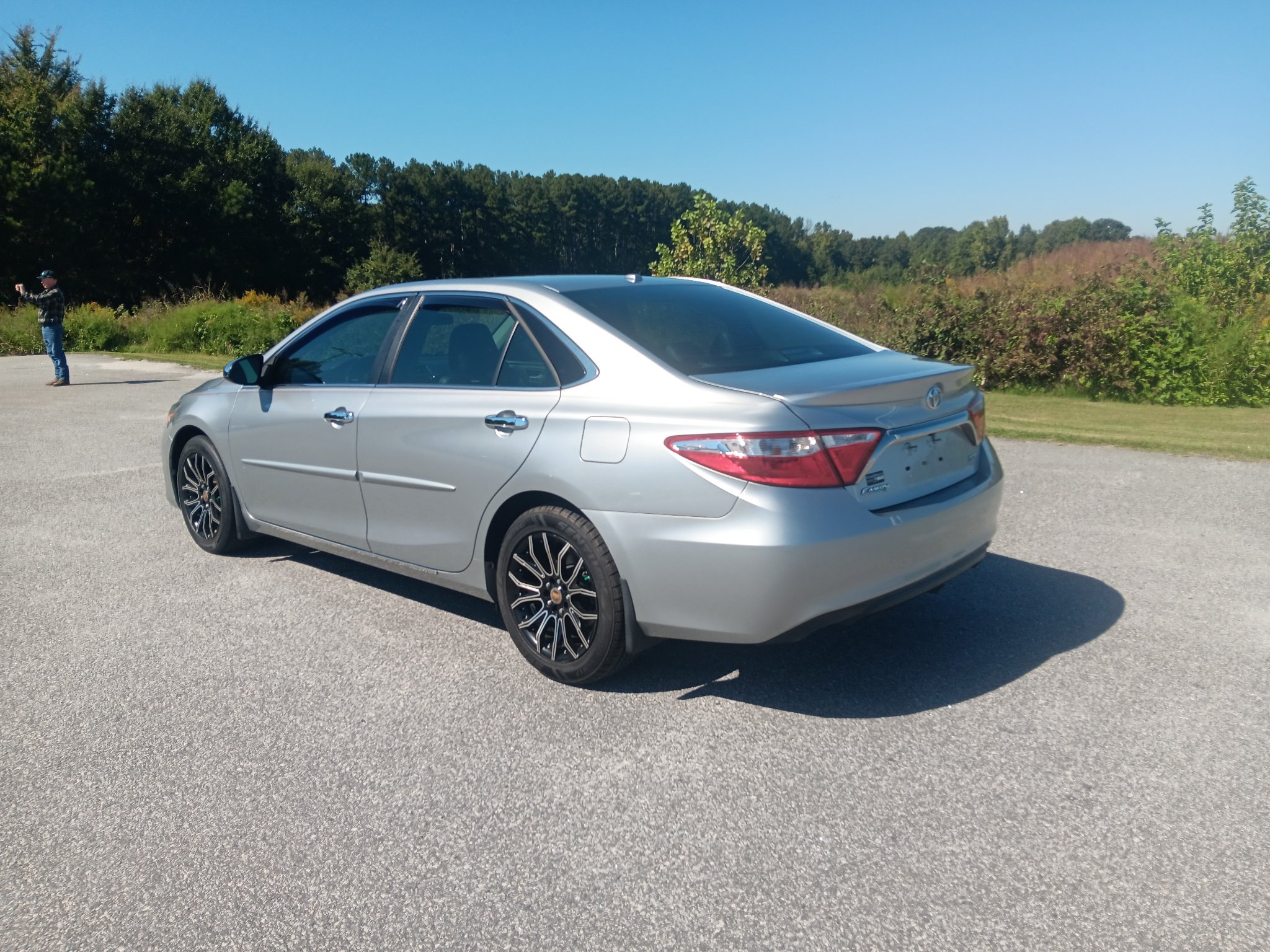 Used 2015 Toyota Camry SE FWD image 5