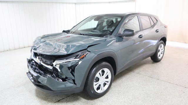 Used 2025 Chevrolet Trax LS image 2