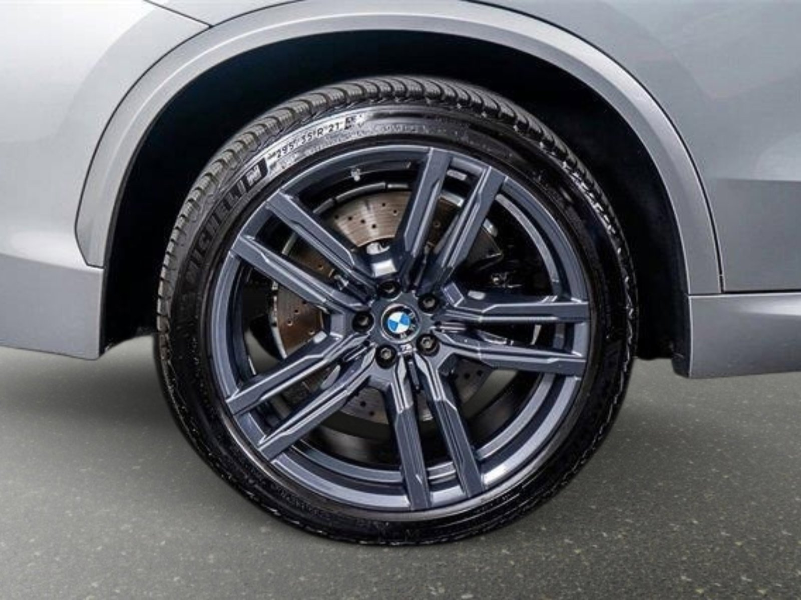 Used 2021 BMW X5 M w/ Executive Package image 18